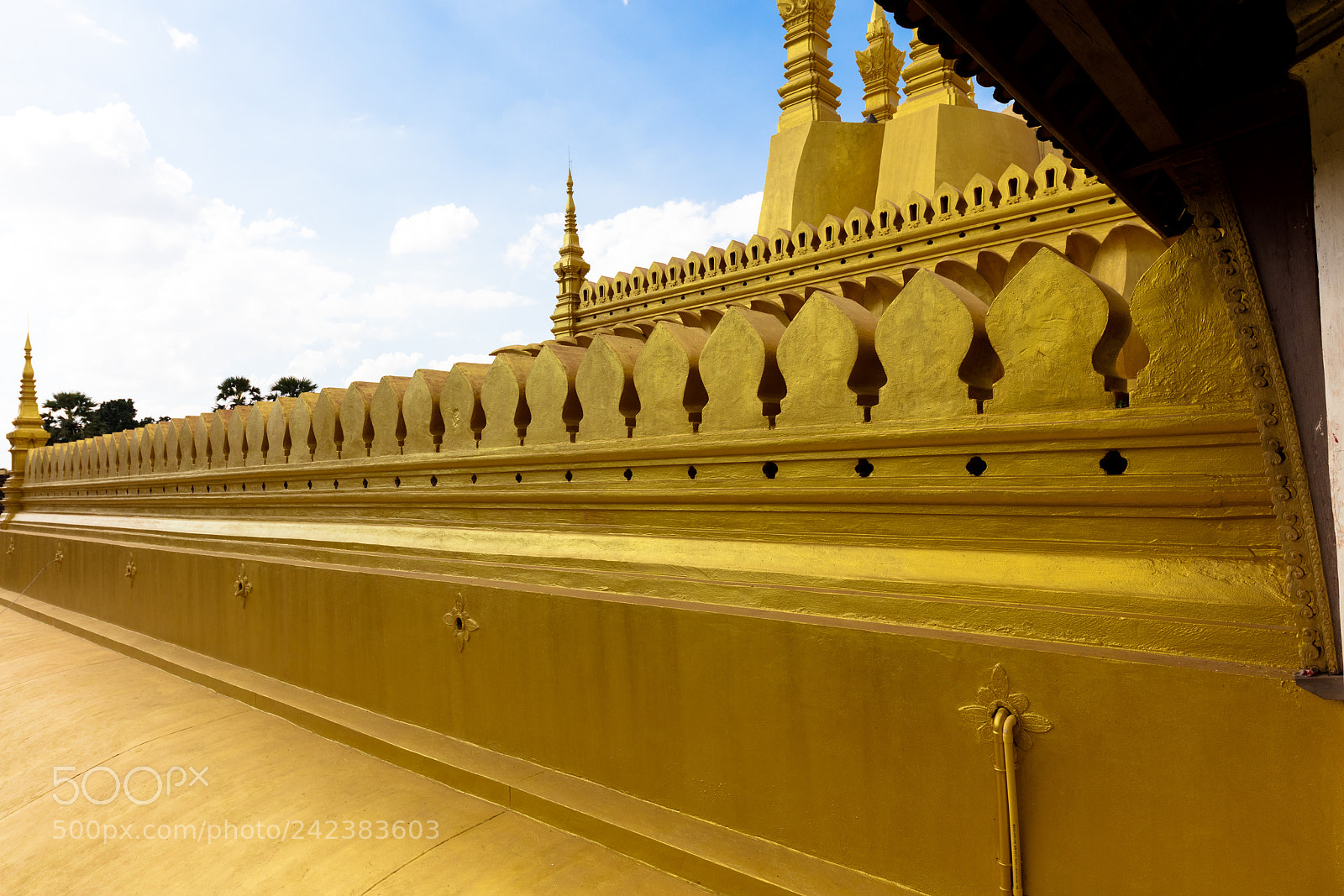Canon EOS 5DS R sample photo. Phat that luang photography