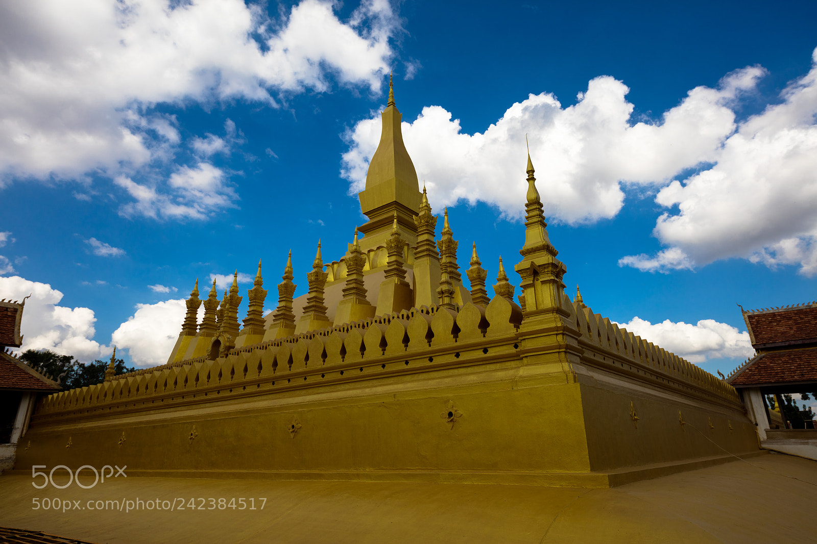 Canon EOS 5DS R sample photo. Phat that luang photography