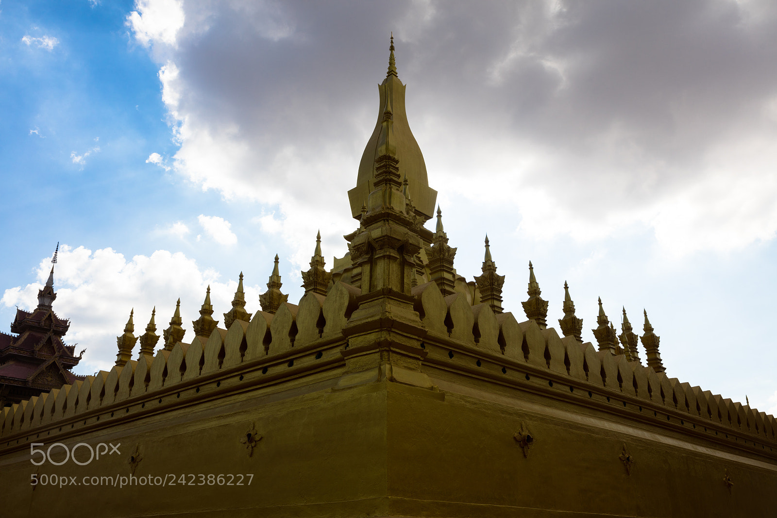 Canon EOS 5DS R sample photo. Phat that luang photography