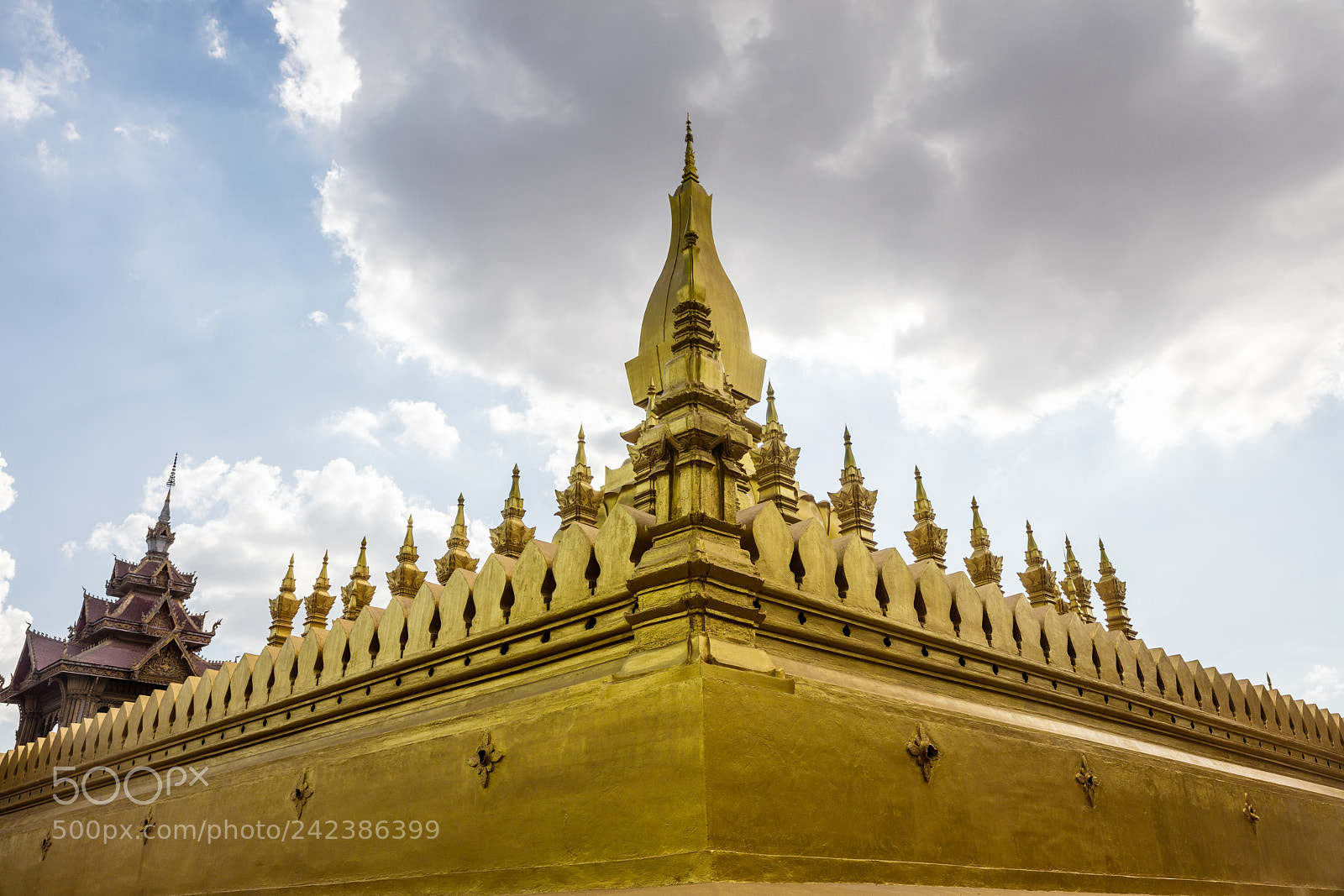 Canon EOS 5DS R sample photo. Phat that luang photography