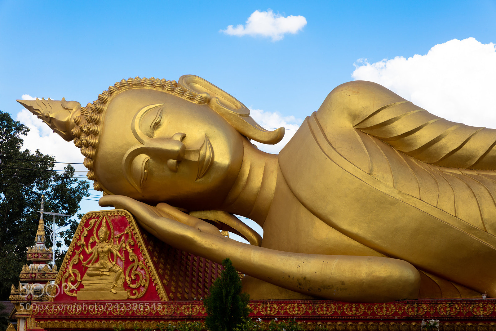 Canon EOS 5DS R sample photo. Phat that luang photography