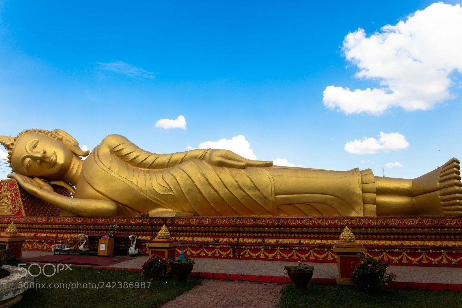 Canon EOS 5DS R sample photo. Phat that luang photography