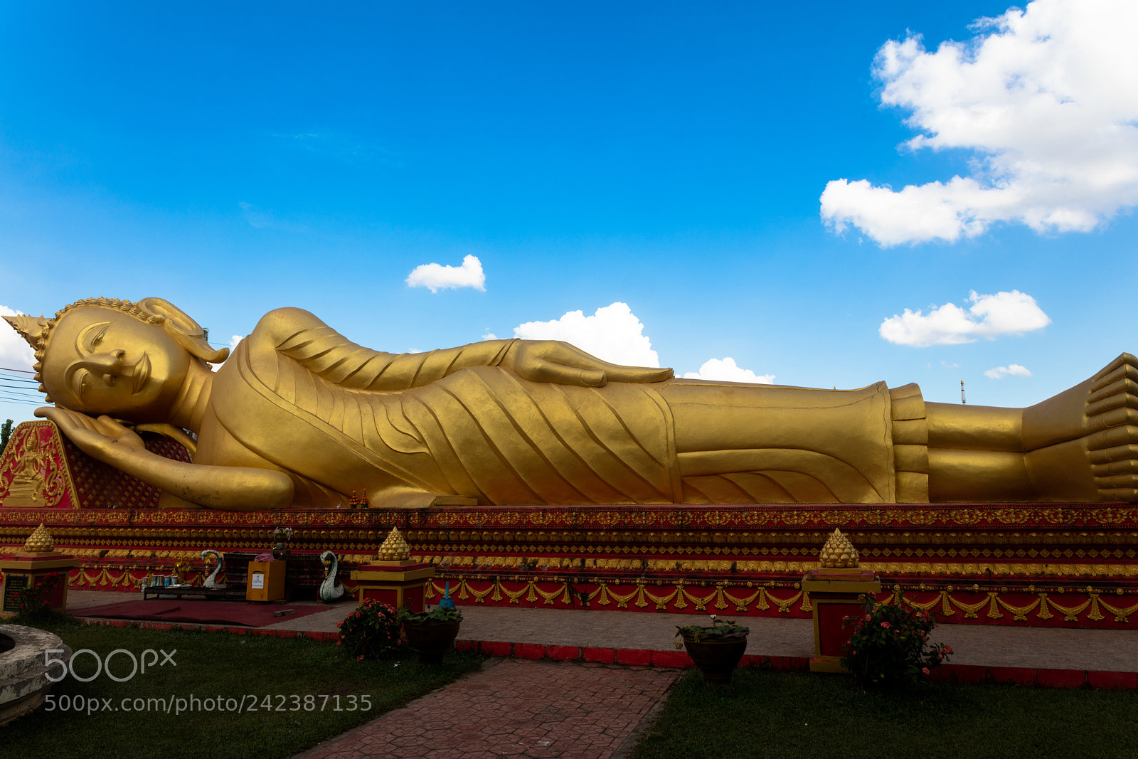 Canon EOS 5DS R sample photo. Phat that luang photography