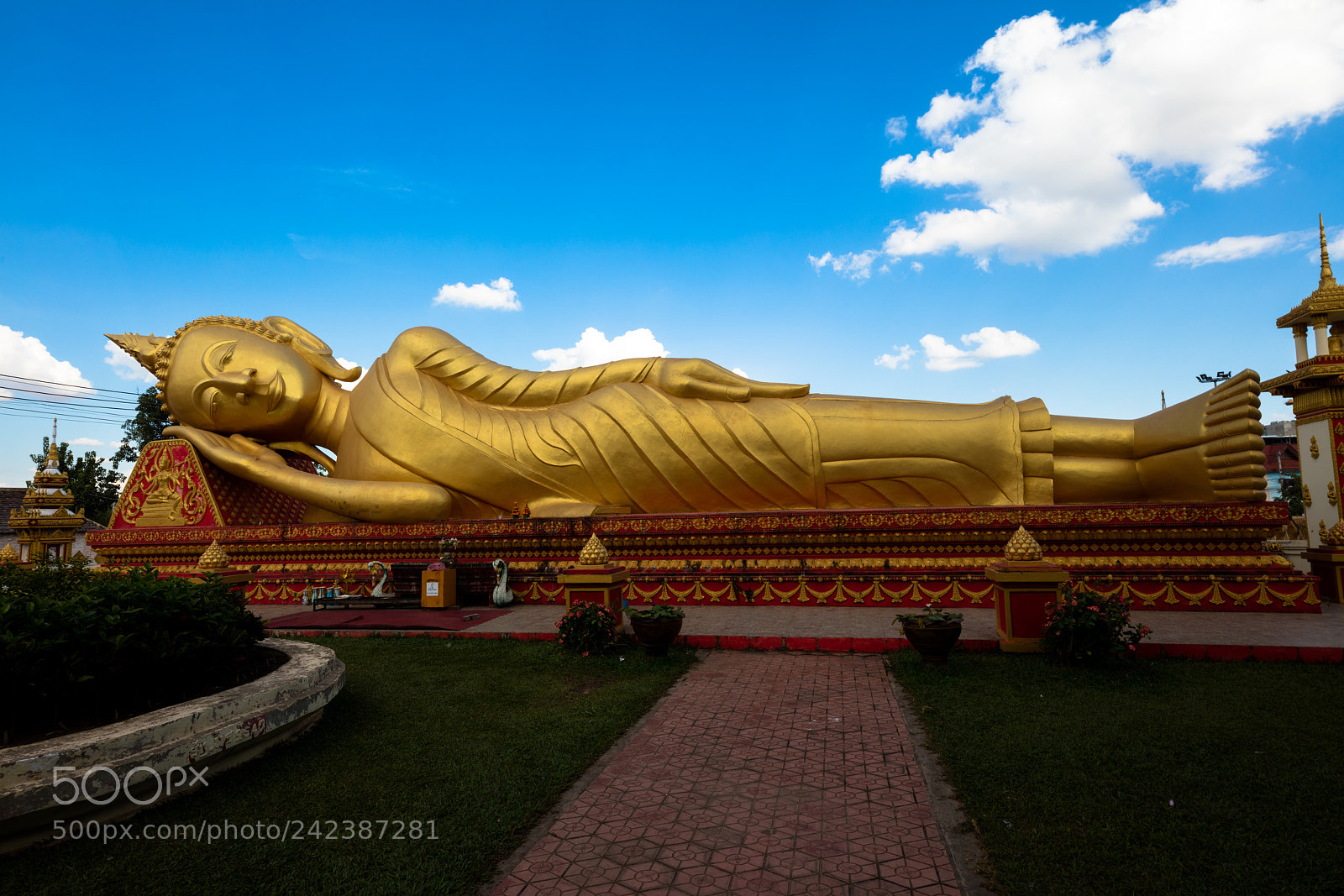 Canon EOS 5DS R sample photo. Phat that luang photography