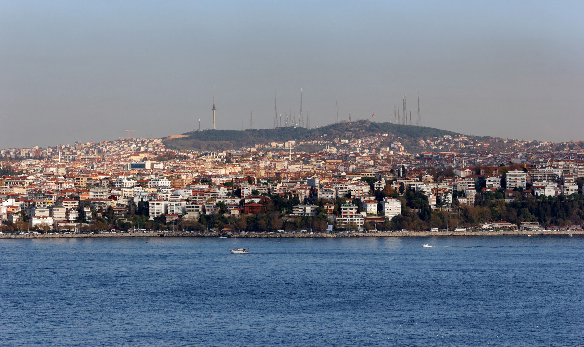 Canon EOS 550D (EOS Rebel T2i / EOS Kiss X4) + Sigma 50-200mm F4-5.6 DC OS HSM sample photo. Istanbul. bosphorus photography