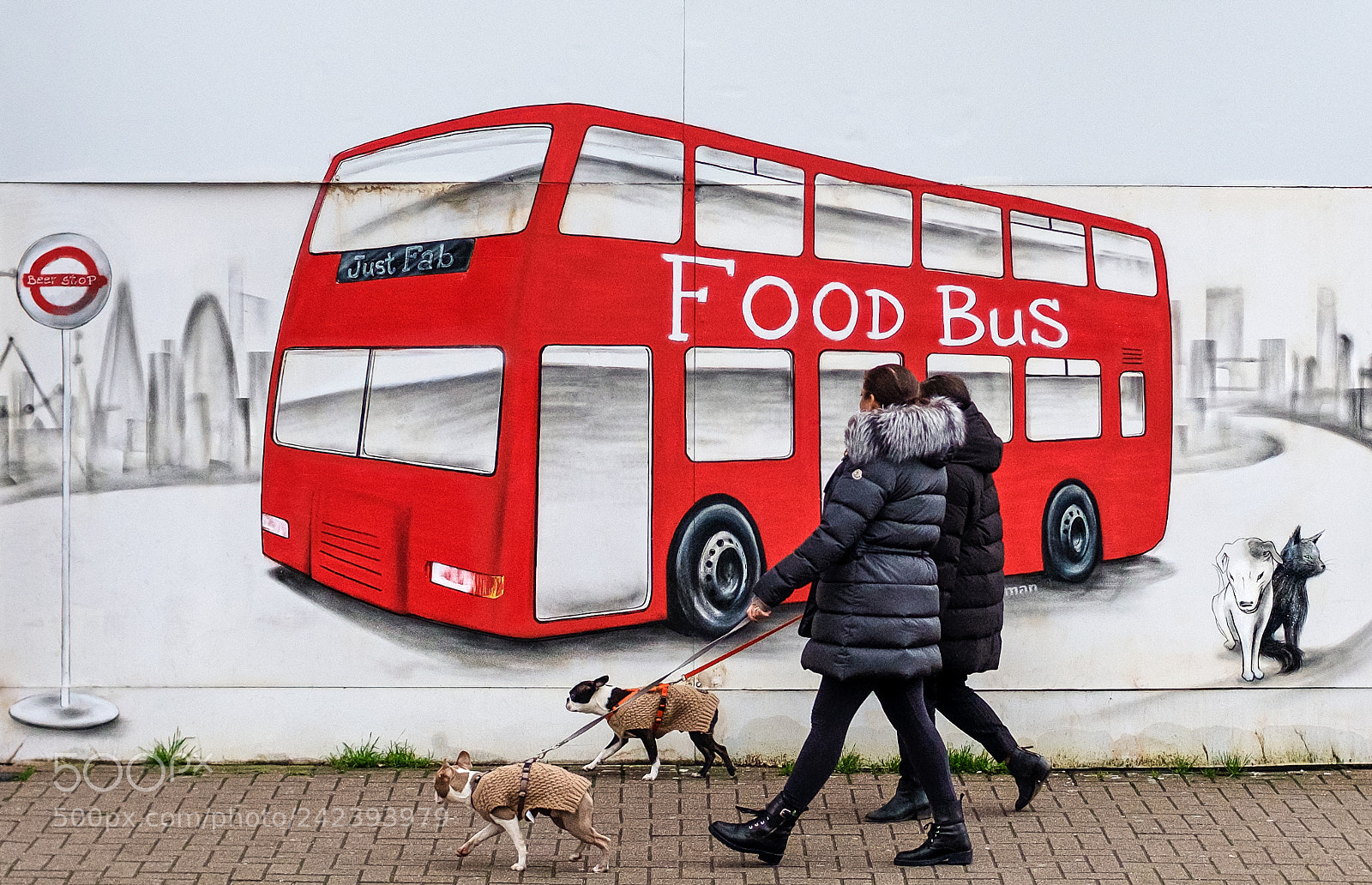Fujifilm X-T2 sample photo. At the bus stop photography