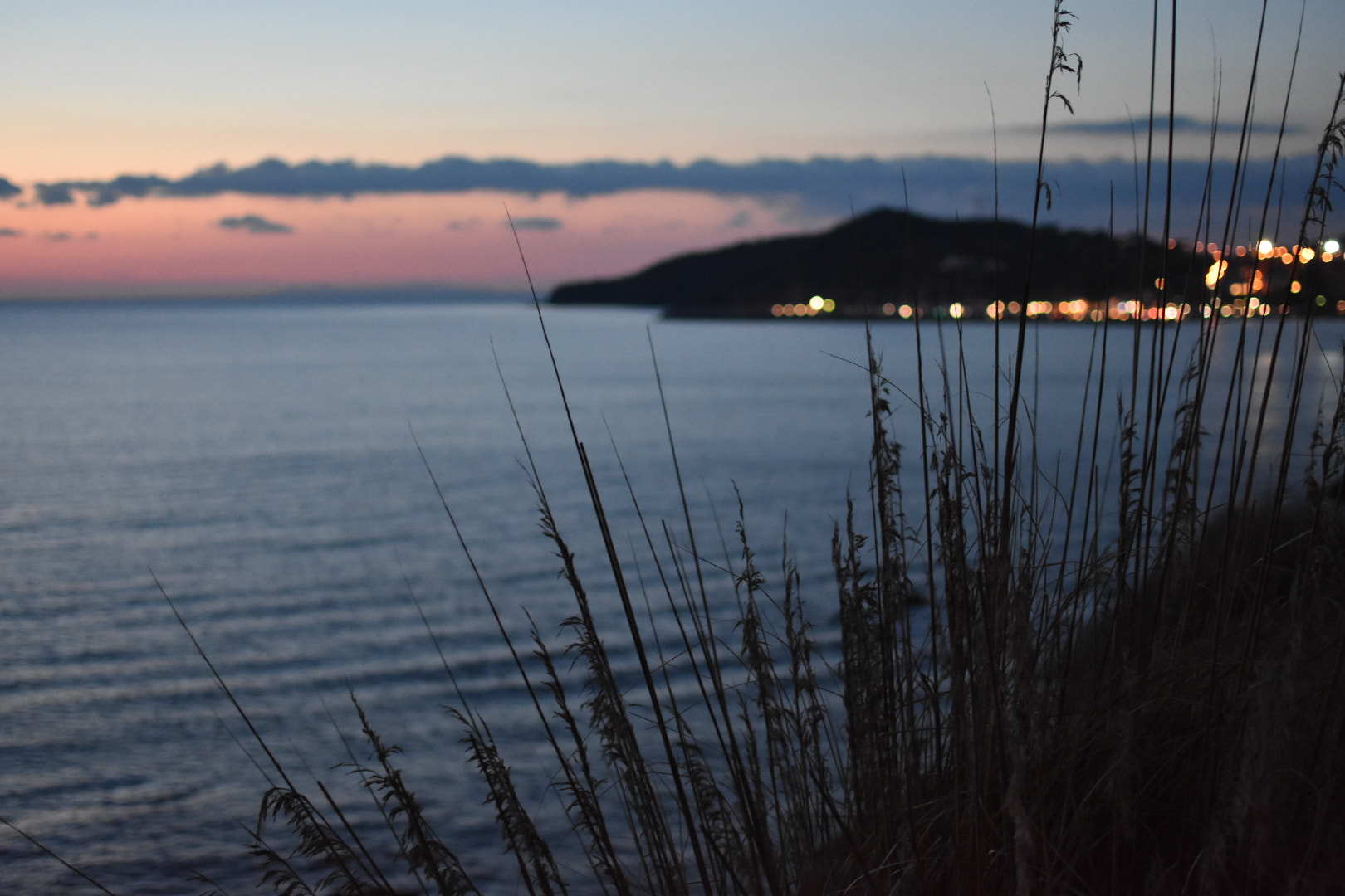 Nikon D3400 + Nikon AF-S DX Nikkor 35mm F1.8G sample photo. Sunset in piombino photography