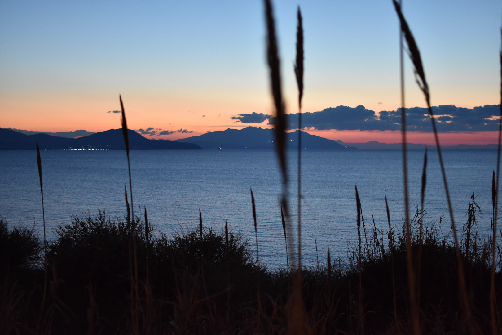 Nikon D3400 + Nikon AF-S DX Nikkor 35mm F1.8G sample photo. Sunset in piombino photography