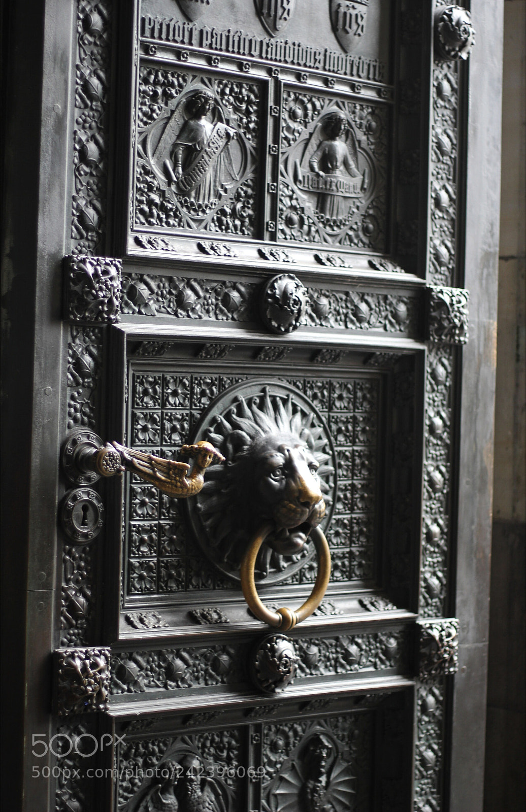 Canon EOS 60D sample photo. Amazing gate photography