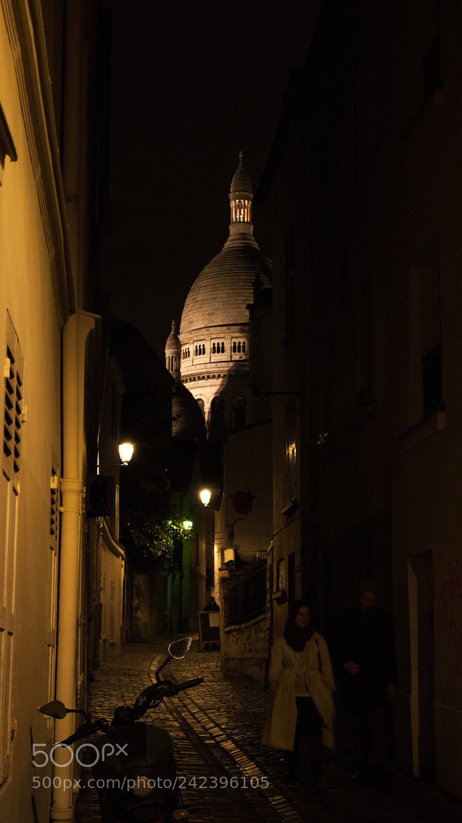 Sony Alpha DSLR-A390 sample photo. Strangers in the dark photography
