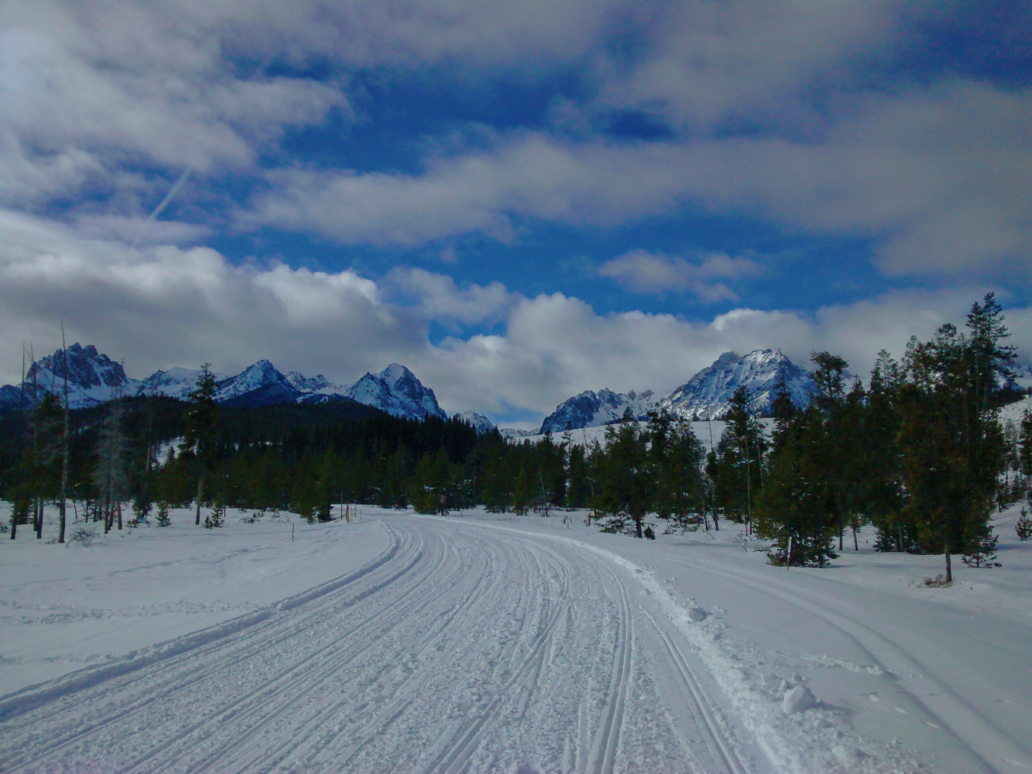 Motorola Moto G (1st Gen) sample photo. Walking to redfish lake photography