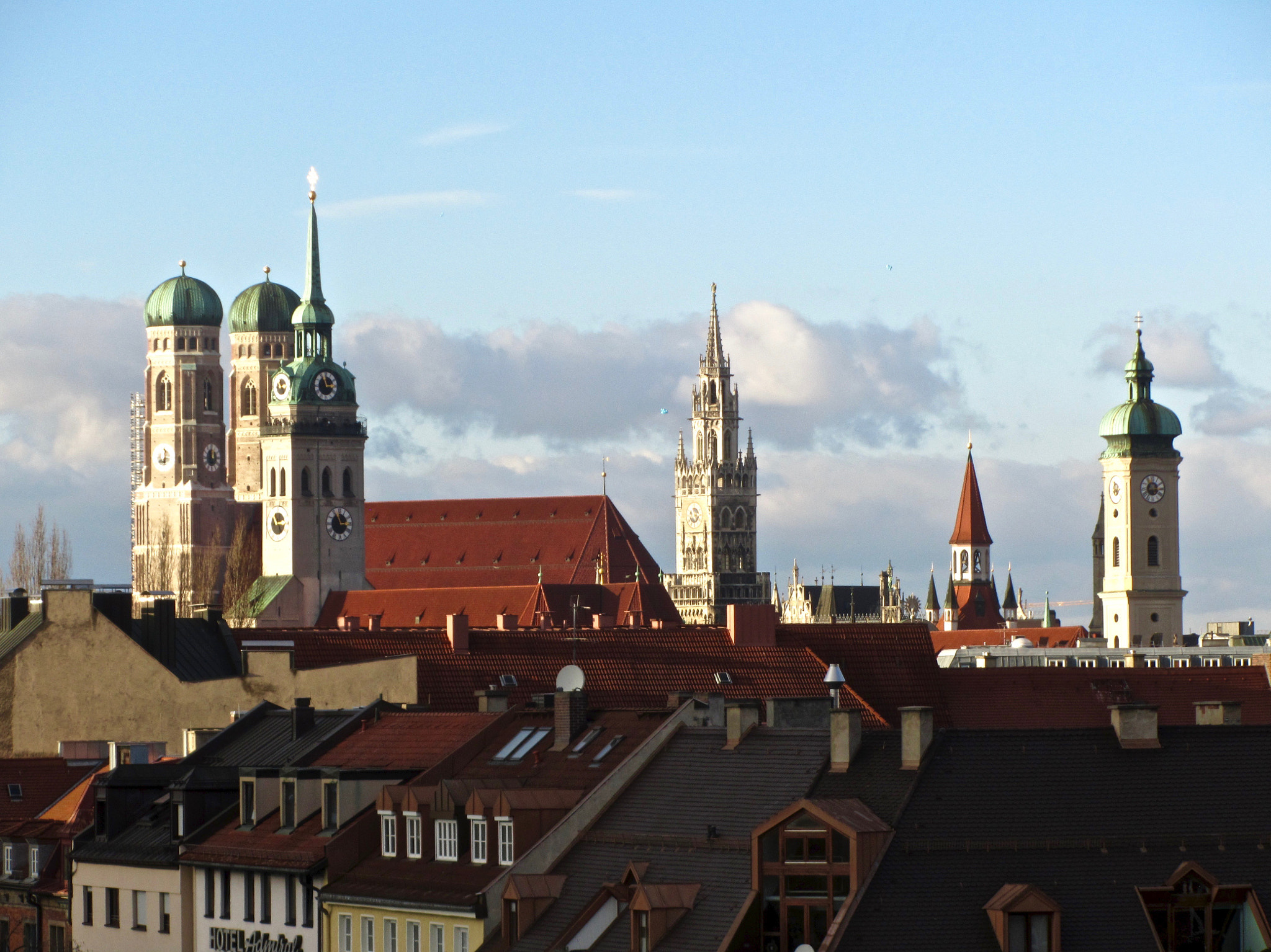 Canon PowerShot SX210 IS sample photo. Munich by the river photography