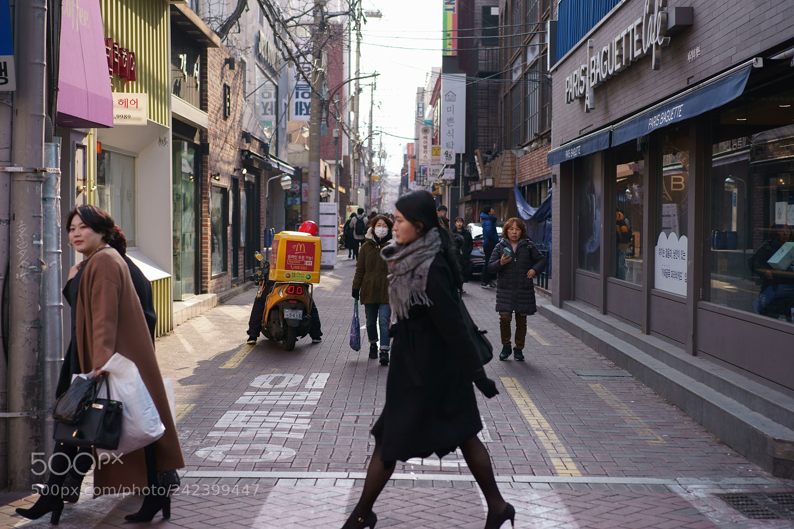 Sony a7 II sample photo. Walking photography