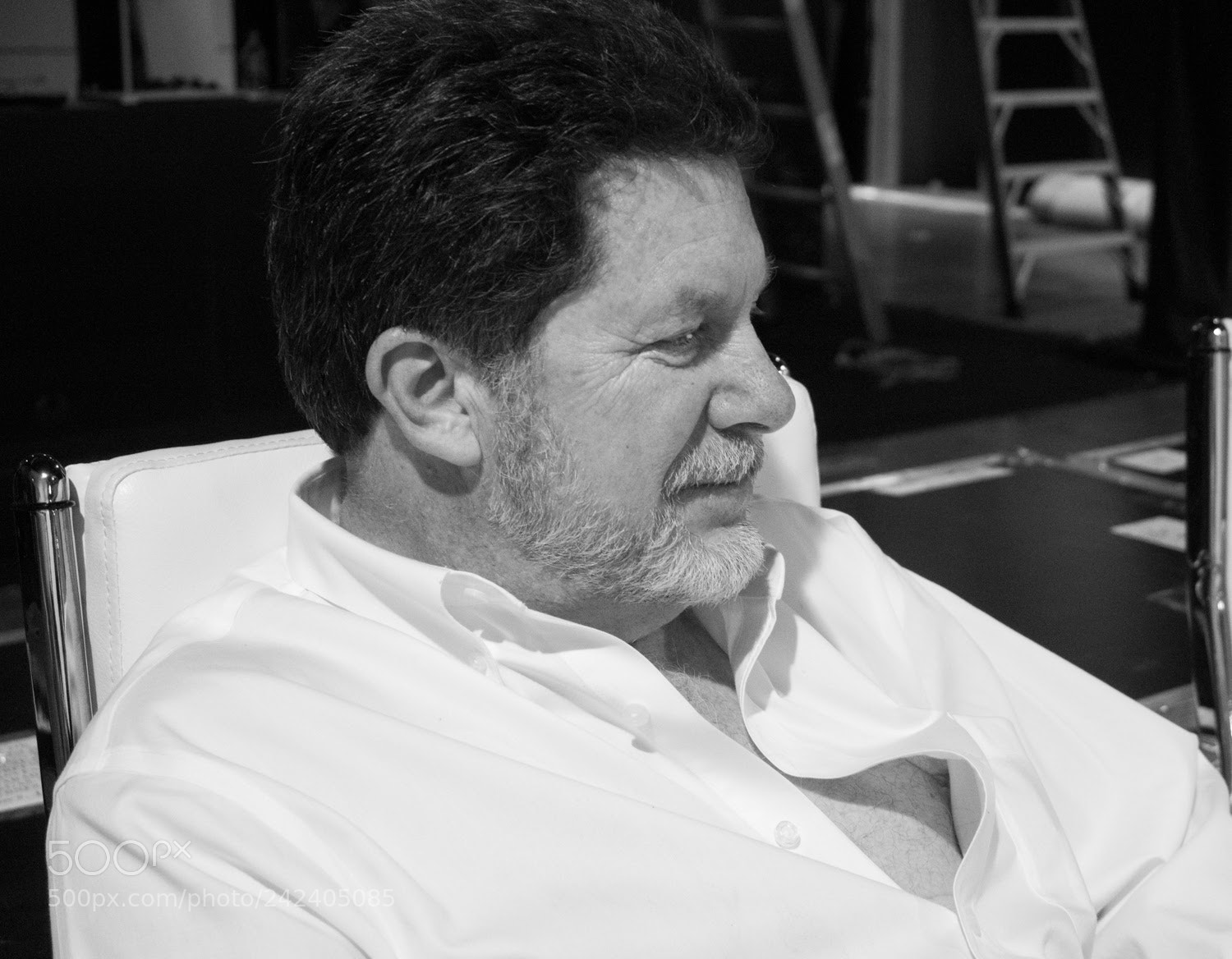 Sony Alpha NEX-F3 sample photo. Sitting man photography
