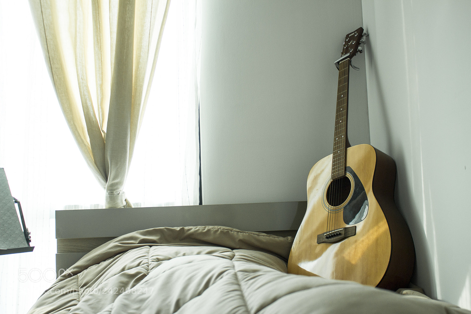 Canon EOS 100D (EOS Rebel SL1 / EOS Kiss X7) sample photo. Let the music heal photography