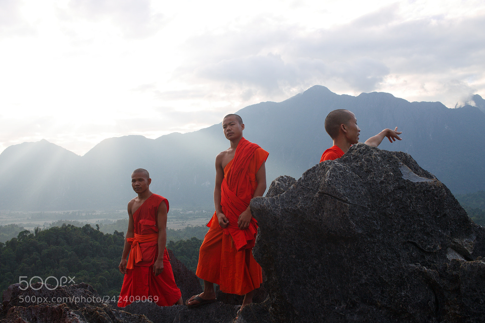 Canon EOS 1100D (EOS Rebel T3 / EOS Kiss X50) sample photo. Sunset with monks photography