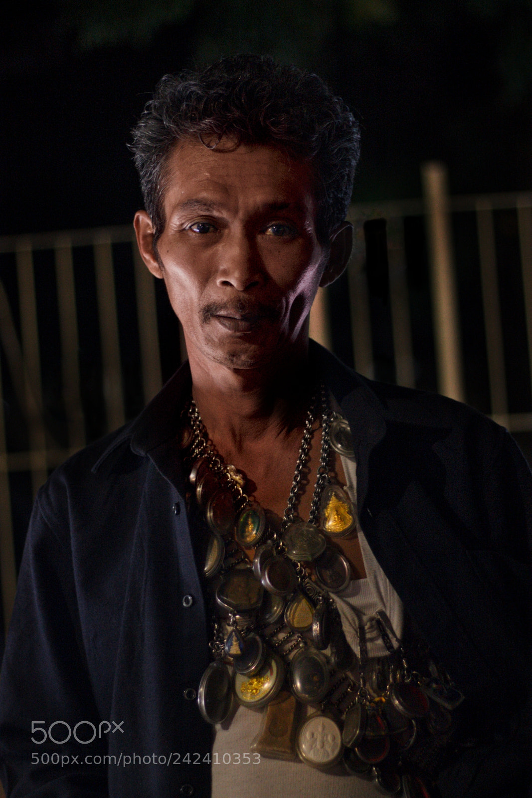 Canon EOS 1100D (EOS Rebel T3 / EOS Kiss X50) sample photo. Amulet salesman photography