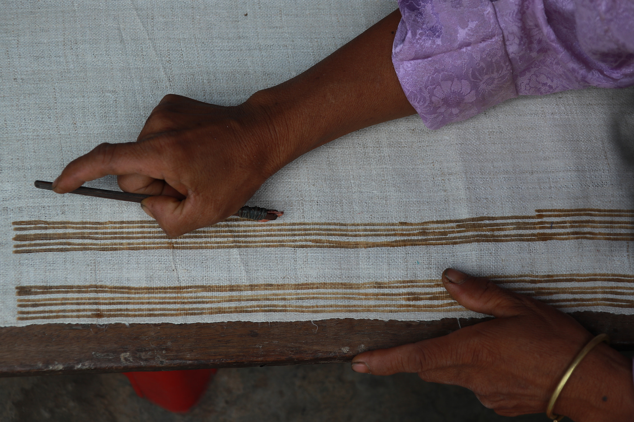 Canon EF 28-300mm F3.5-5.6L IS USM sample photo. Linen traditional occupation of some ethnic minorities in lung tam commune, quan ba district, ha... photography