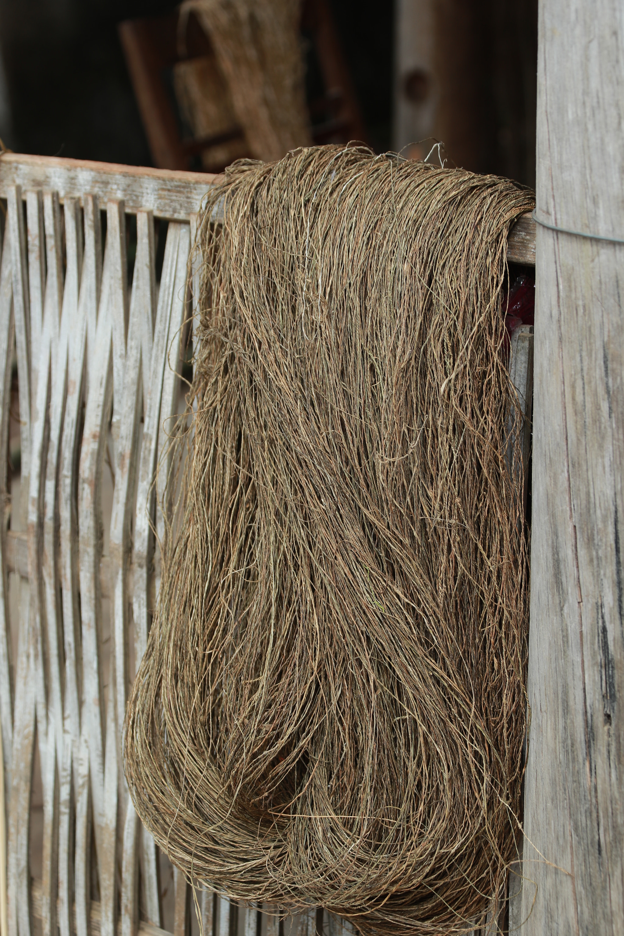 Canon EF 28-300mm F3.5-5.6L IS USM sample photo. Linen traditional occupation of some ethnic minorities in lung tam commune, quan ba district, ha... photography