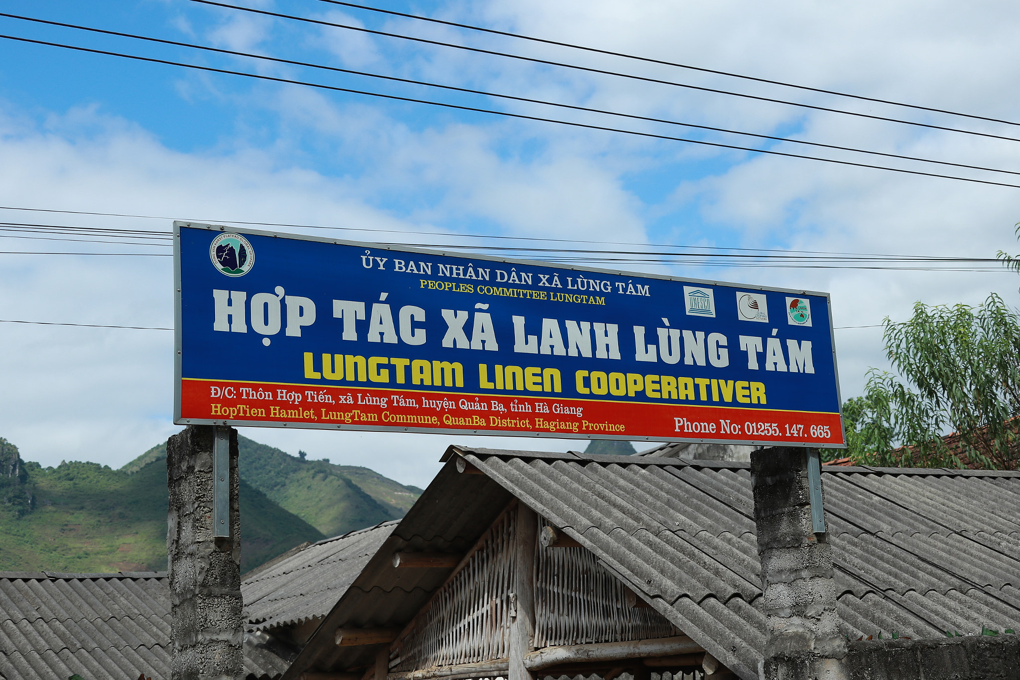 Canon EF 28-300mm F3.5-5.6L IS USM sample photo. Linen traditional occupation of some ethnic minorities in lung tam commune, quan ba district, ha... photography