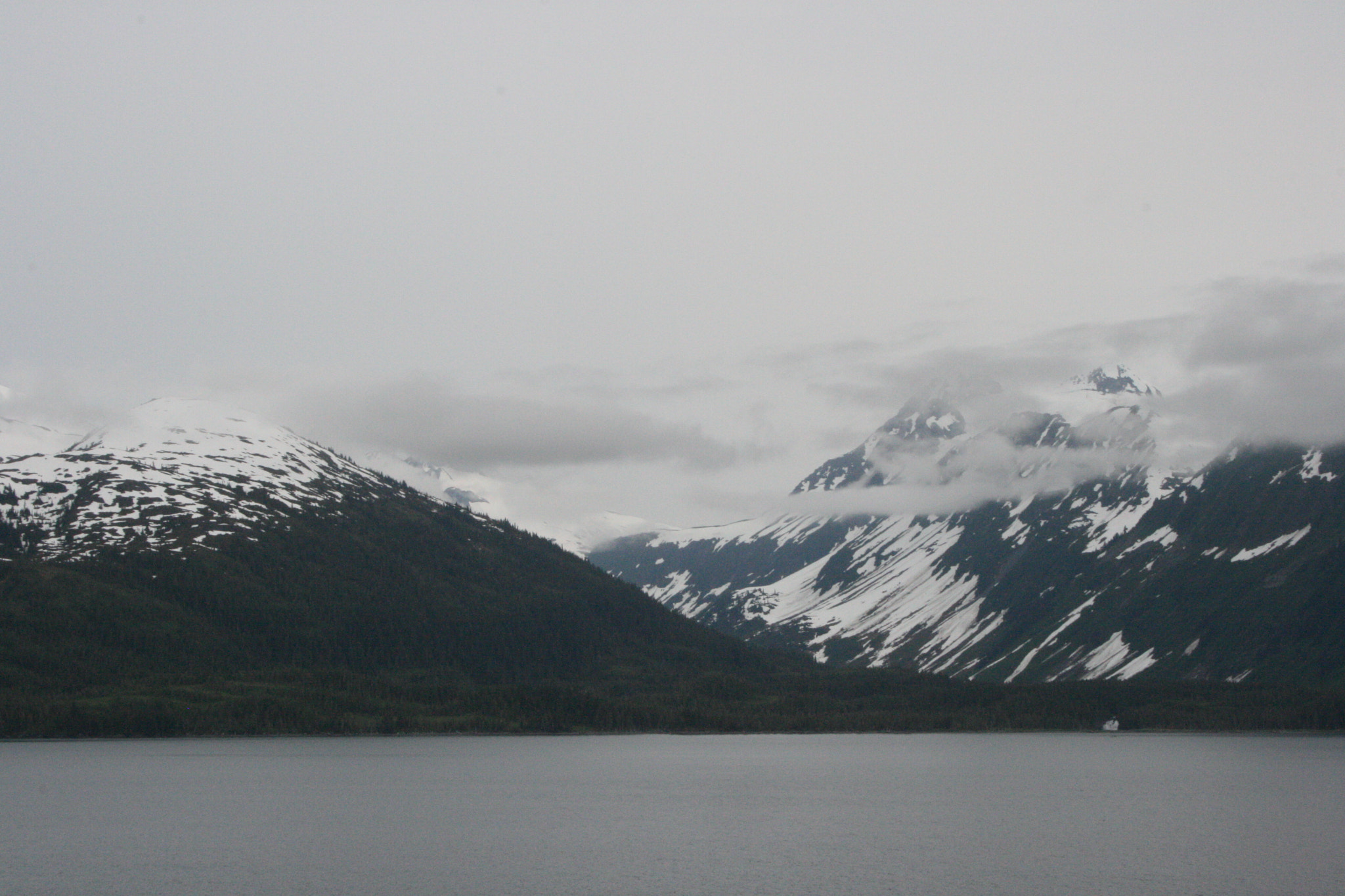 Canon EOS 400D (EOS Digital Rebel XTi / EOS Kiss Digital X) sample photo. Glacier in alaska photography