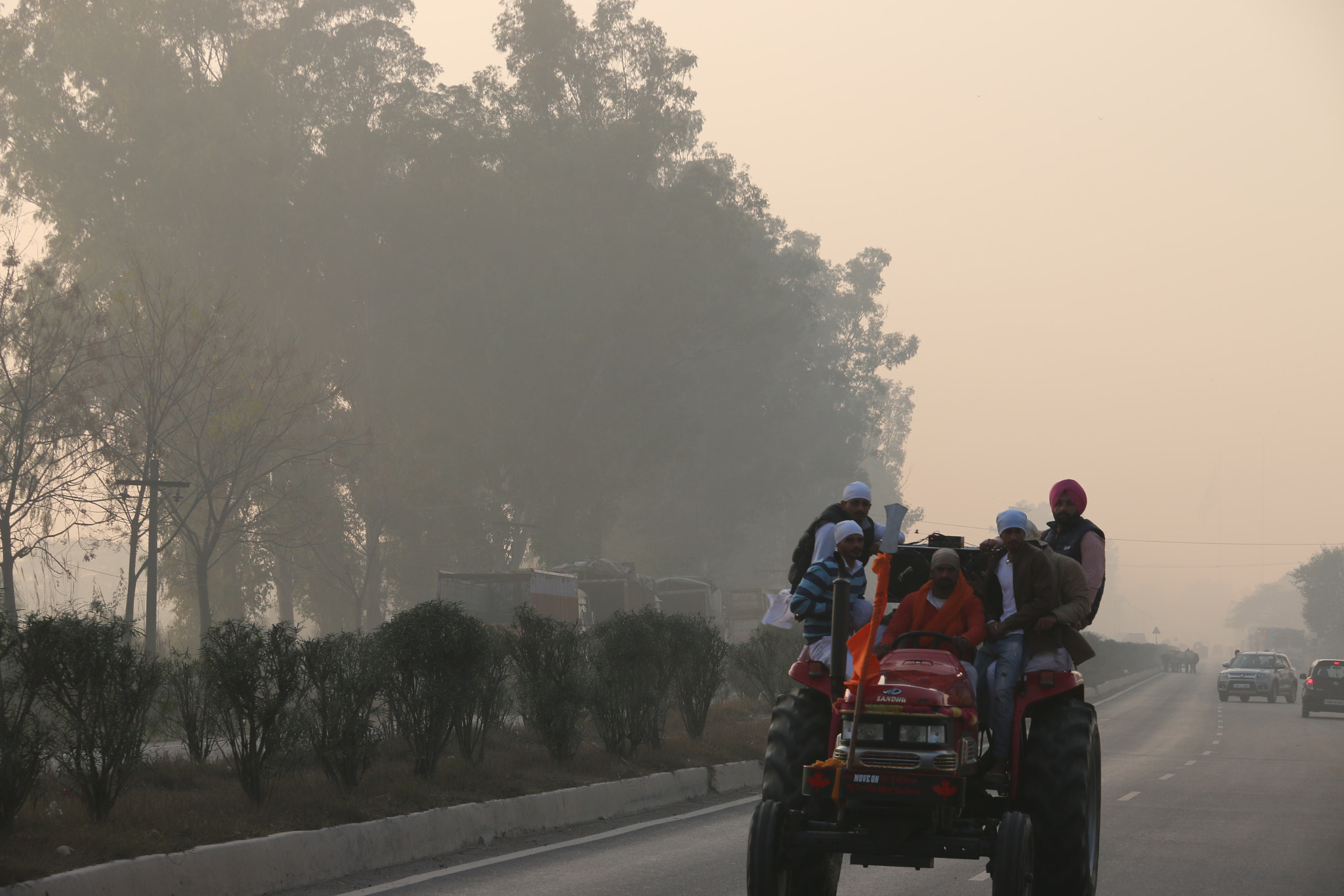 Canon EOS 70D sample photo. On the road in amritsar photography
