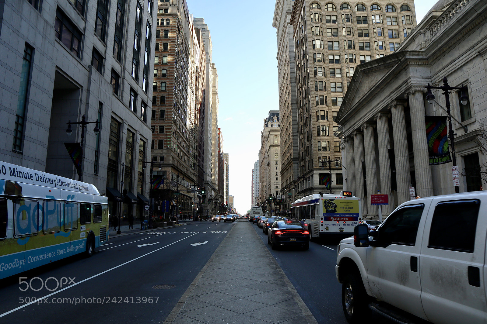 Canon EOS M100 sample photo. Broad street photography