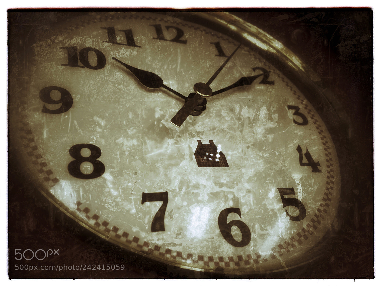 Apple iPhone SE sample photo. Clock photography