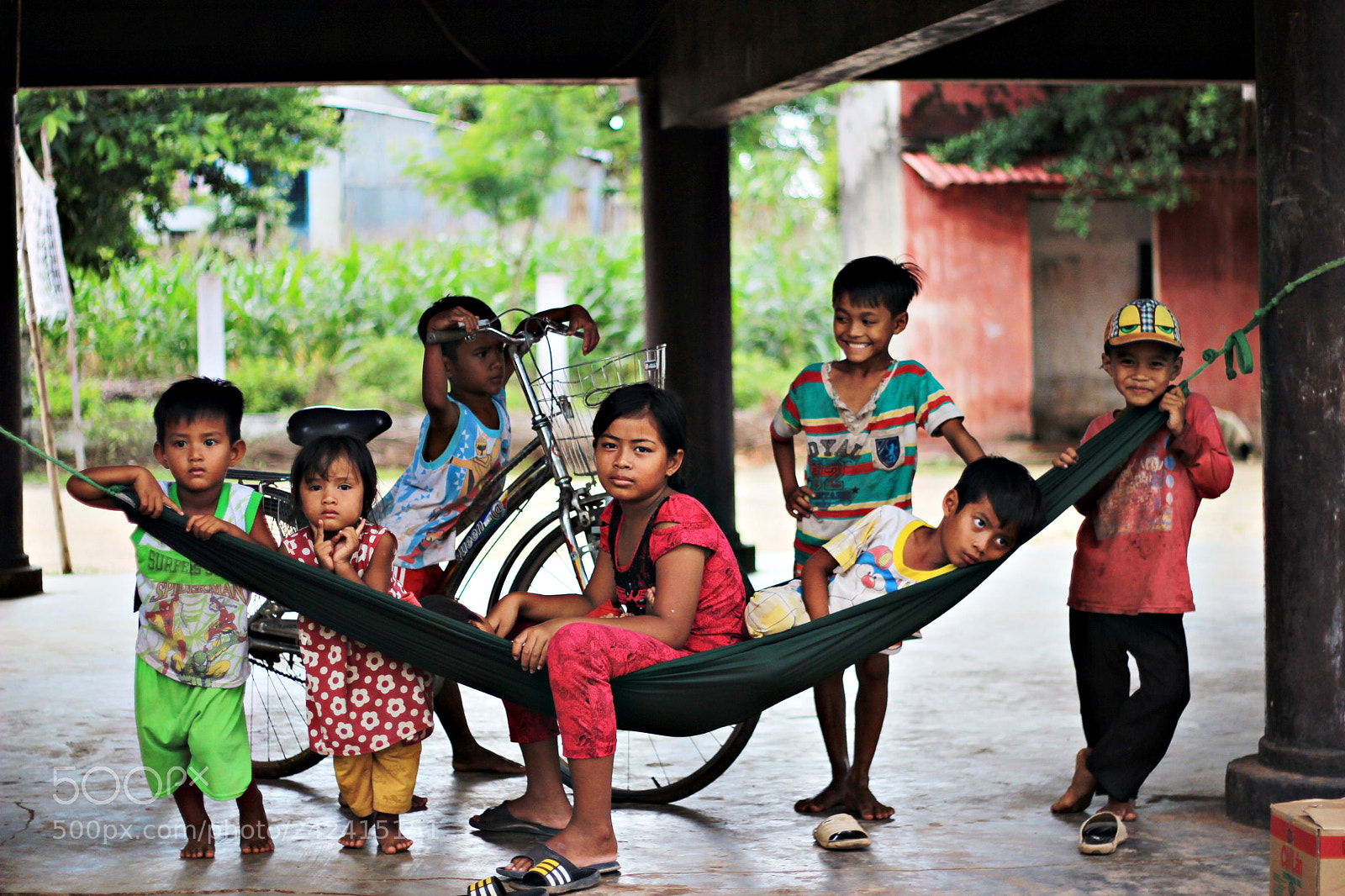 Canon EOS 600D (Rebel EOS T3i / EOS Kiss X5) + Canon EF 50mm F1.8 II sample photo. Chrau kids, vietnam photography