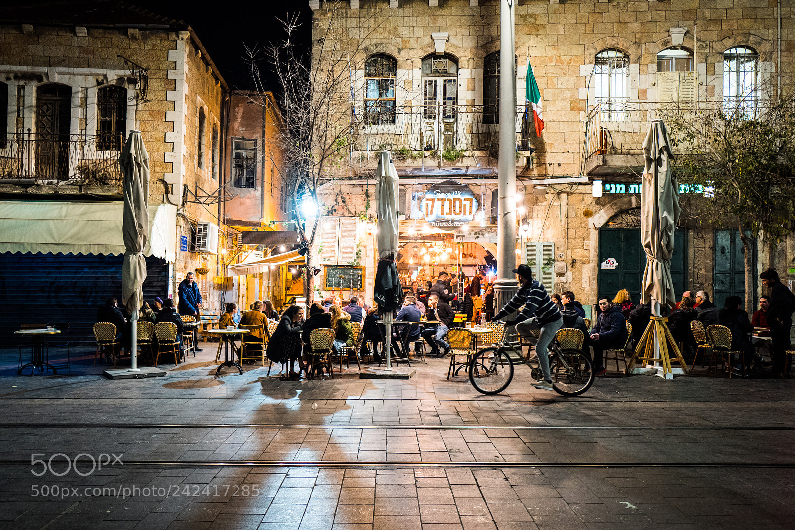 Leica Q (Typ 116) sample photo. Night market photography