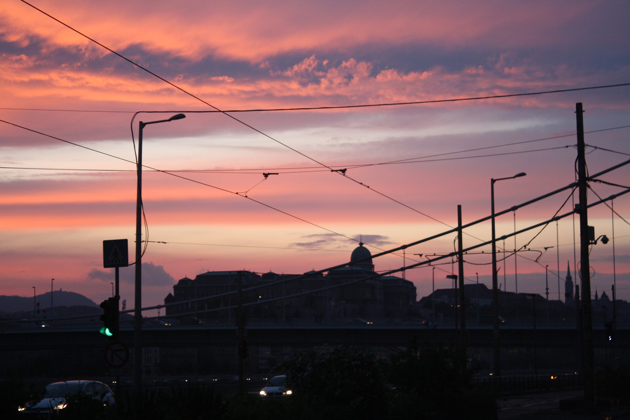 Canon EOS 1000D (EOS Digital Rebel XS / EOS Kiss F) + Canon EF-S 18-55mm F3.5-5.6 IS sample photo. Budapest sunsets photography