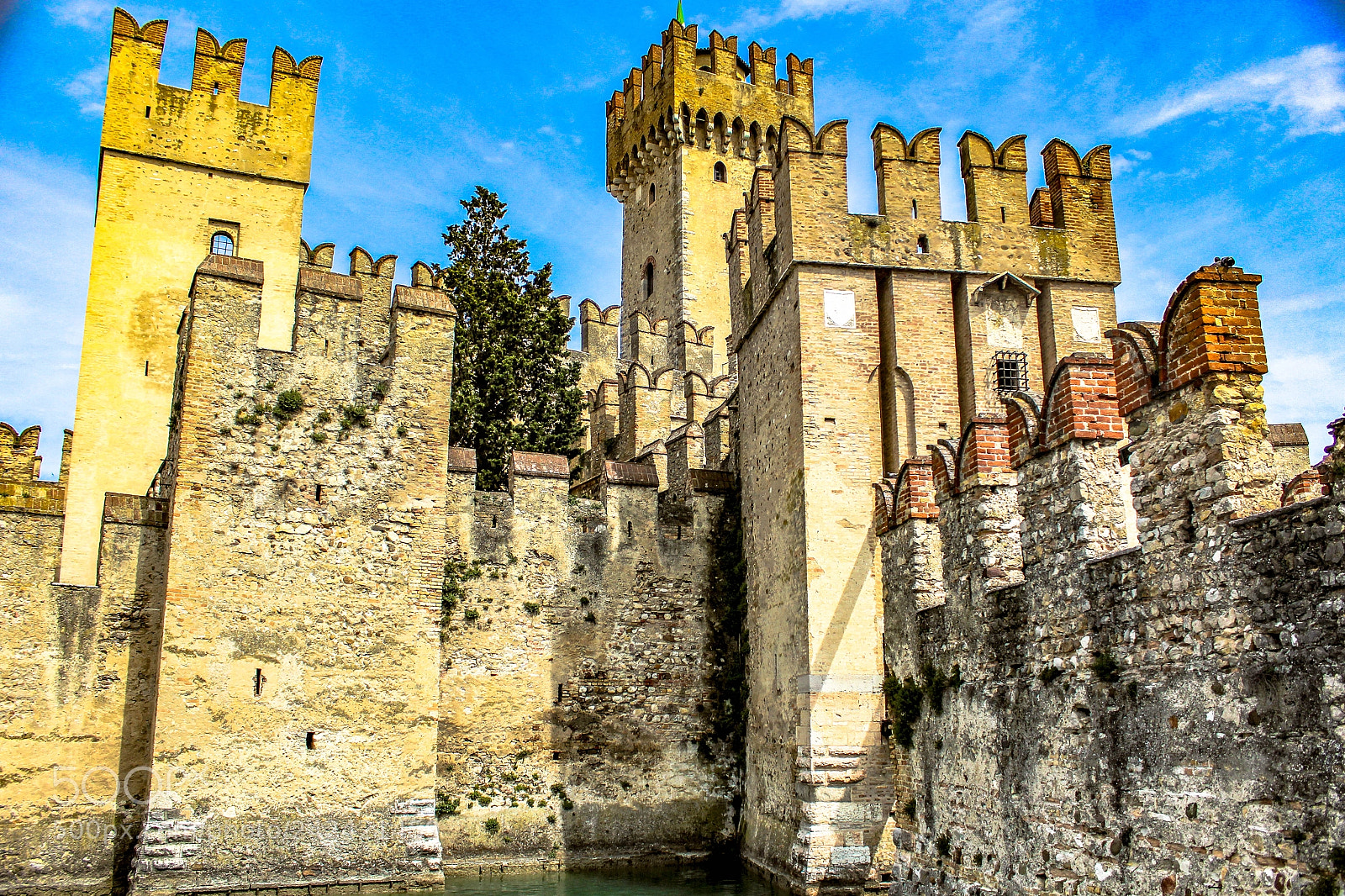 Canon EOS 600D (Rebel EOS T3i / EOS Kiss X5) sample photo. An imposing fortress photography
