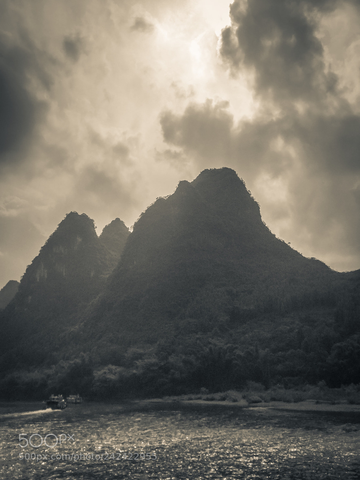 Apple iPad mini 4 sample photo. The lijiang river in photography
