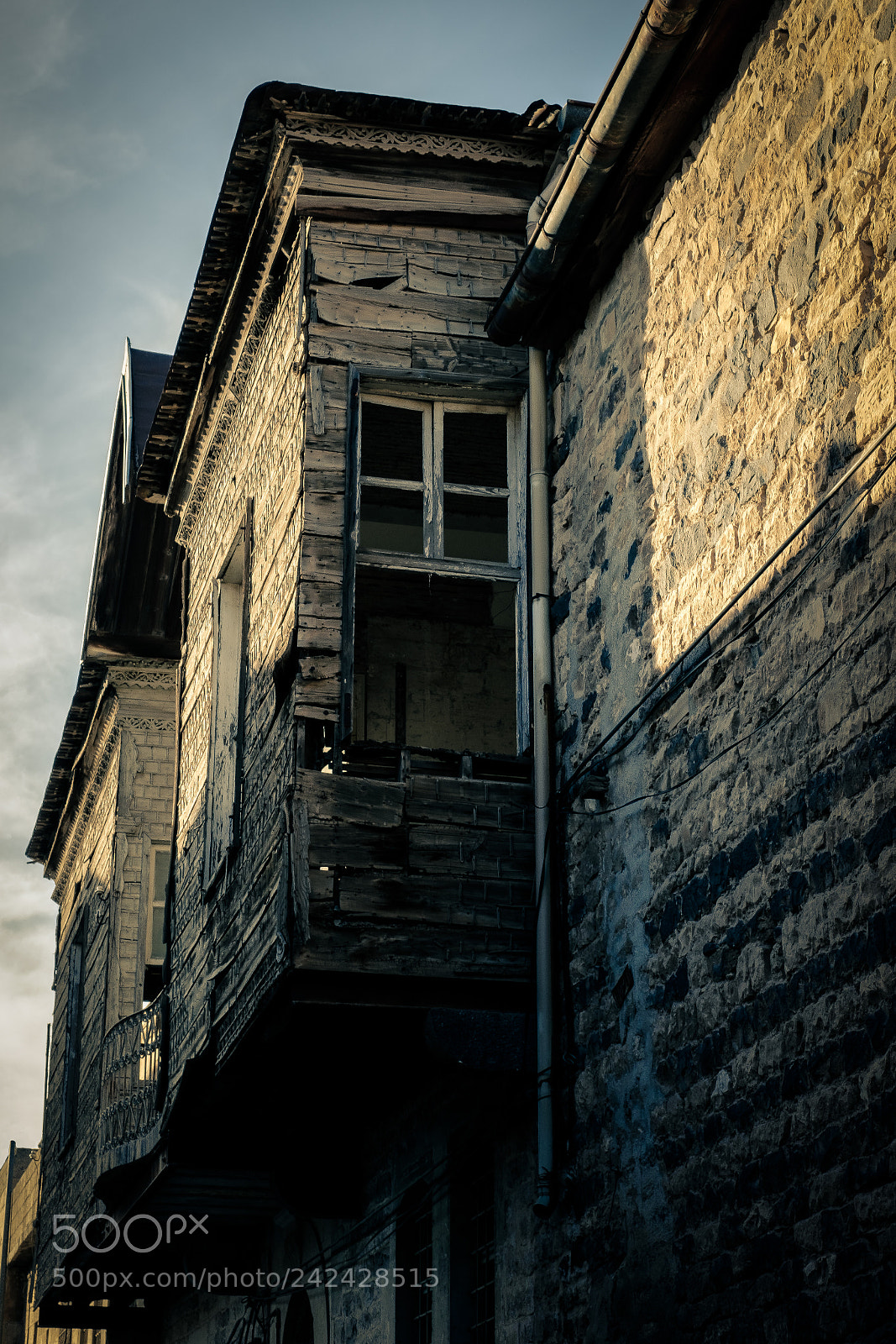 Fujifilm X-T20 sample photo. Worn-out window photography
