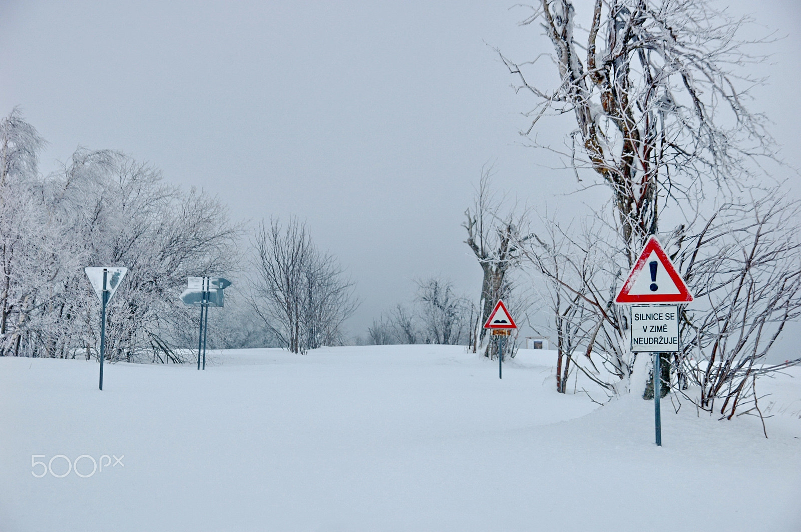 Sigma 18-200mm F3.5-6.3 DC sample photo. Wintery road photography