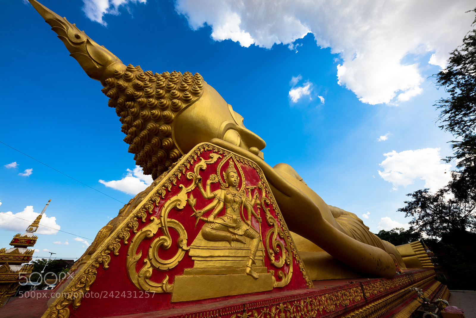 Canon EOS 5DS R sample photo. Phat that luang photography