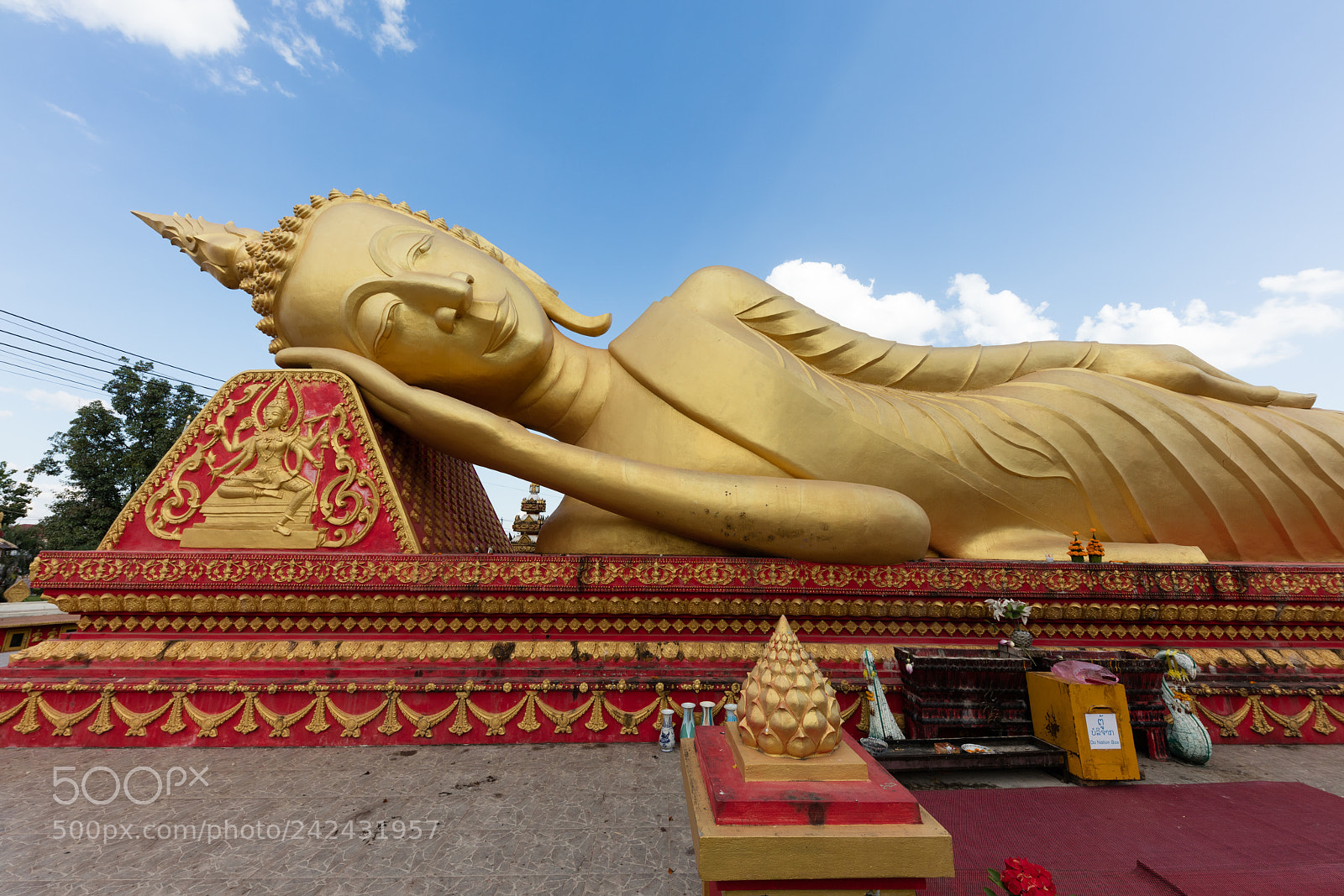 Canon EOS 5DS R sample photo. Phat that luang photography