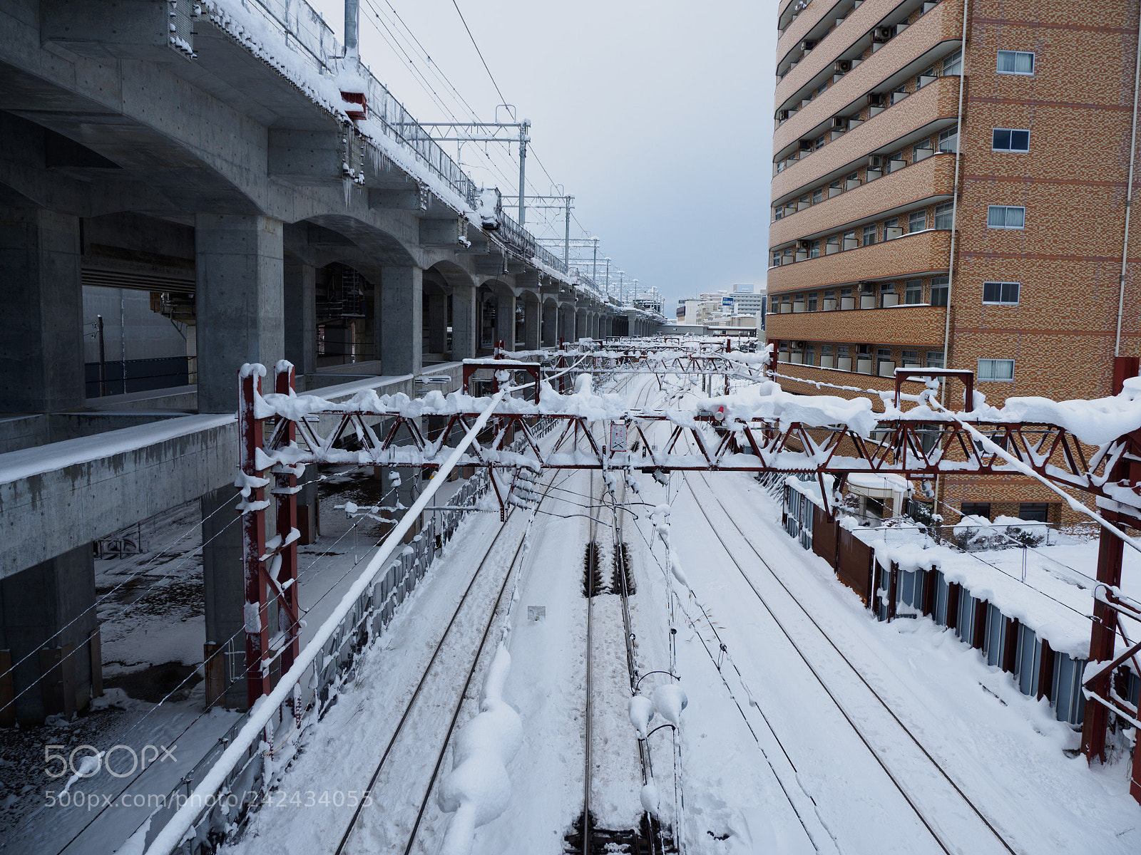 Olympus OM-D E-M10 II sample photo. Toward the station photography