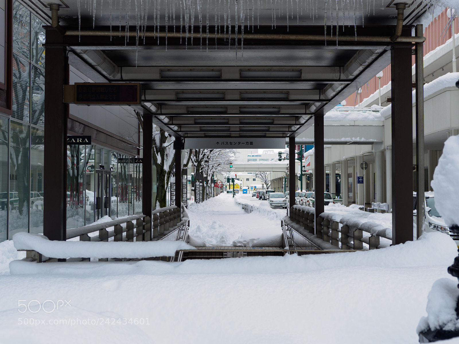 Olympus OM-D E-M10 II sample photo. Underpass exit photography