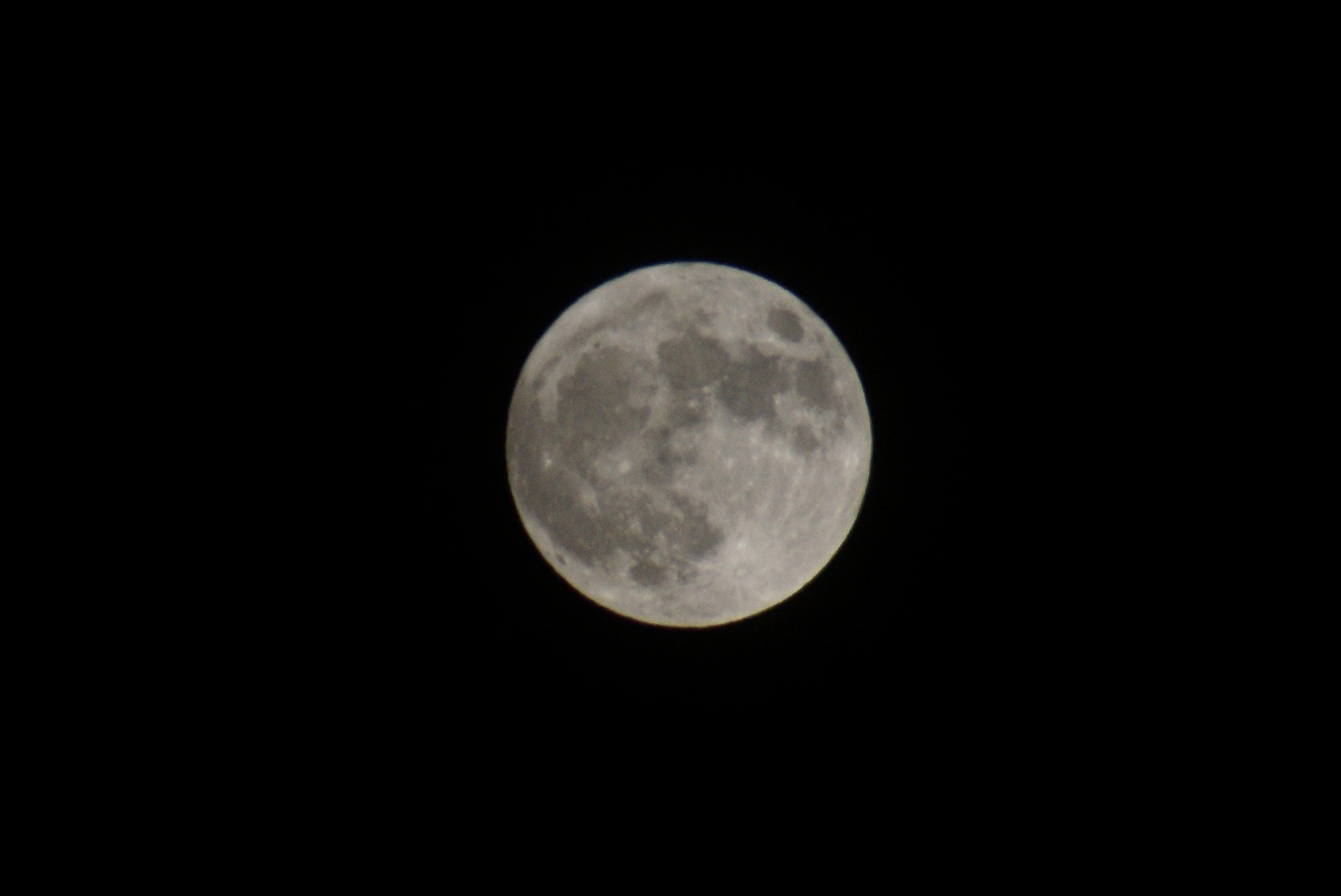Sony 75-300mm F4.5-5.6 sample photo. Super moon photography