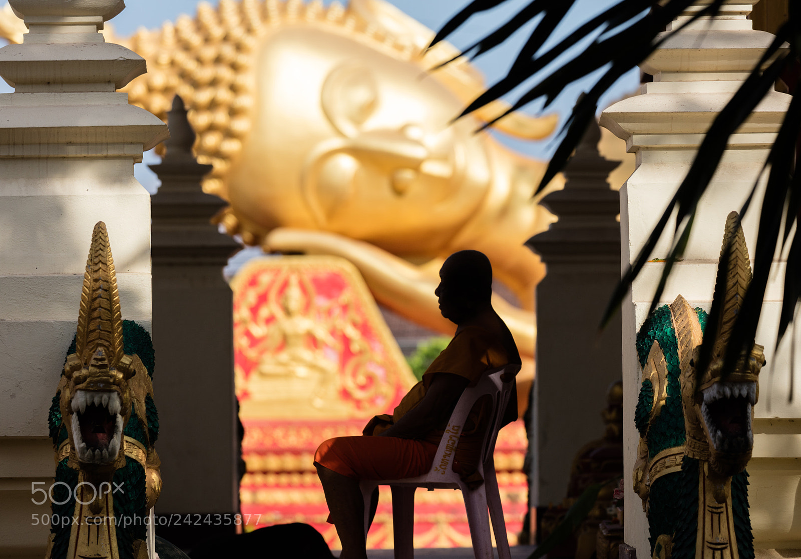 Canon EOS 5DS R sample photo. Silhouette monk and buddha photography