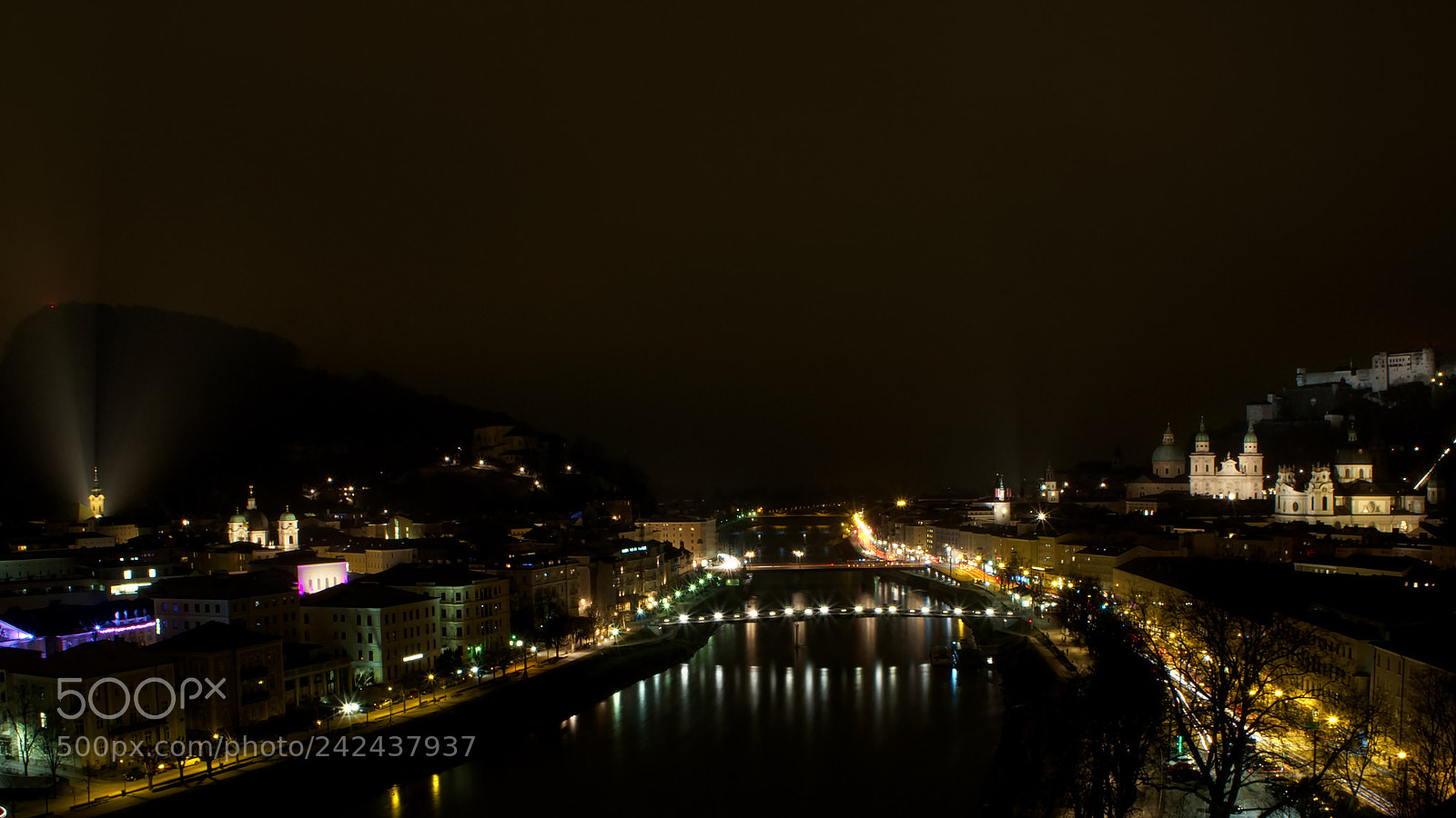Olympus OM-D E-M10 III sample photo. Salzburg@night 1 photography