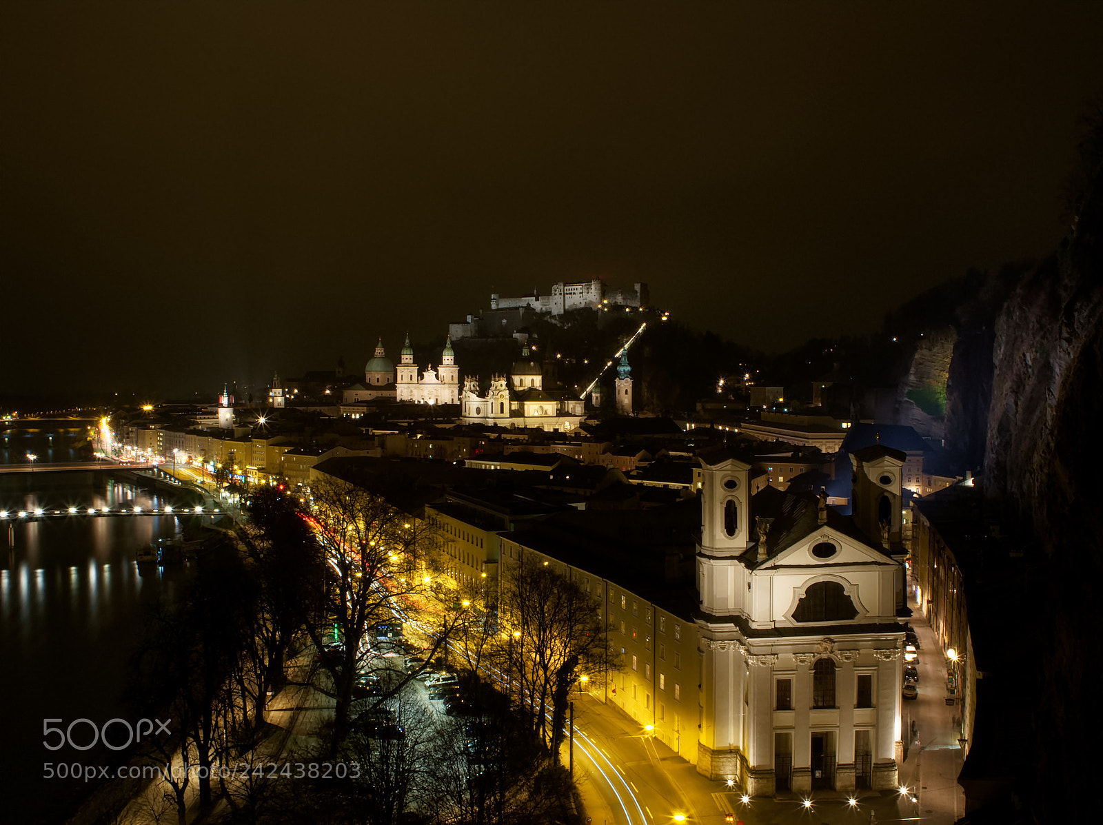 Olympus OM-D E-M10 III sample photo. Salzburg@night 2 photography