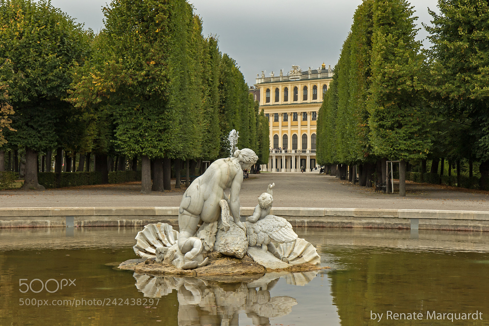 Canon EOS 7D Mark II sample photo. Stlicher najadenbrunnen im schlosspark photography