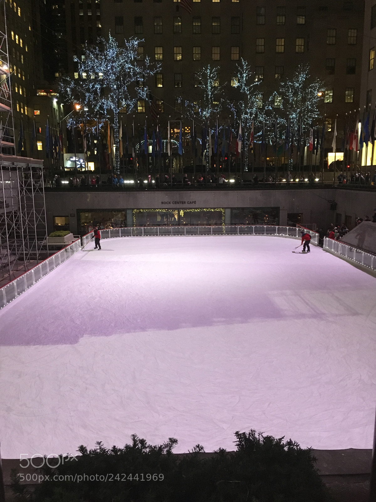 Apple iPhone SE sample photo. Skating rink in new photography
