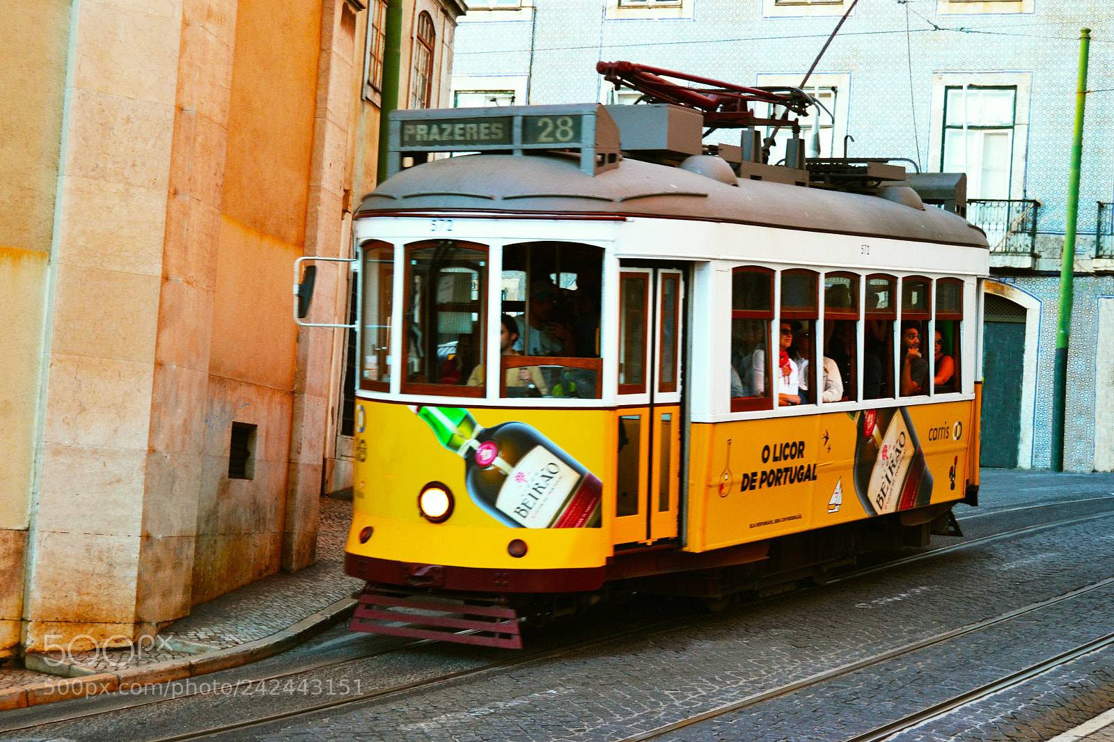 Nikon D3100 sample photo. Tranvía 28. lisboa photography