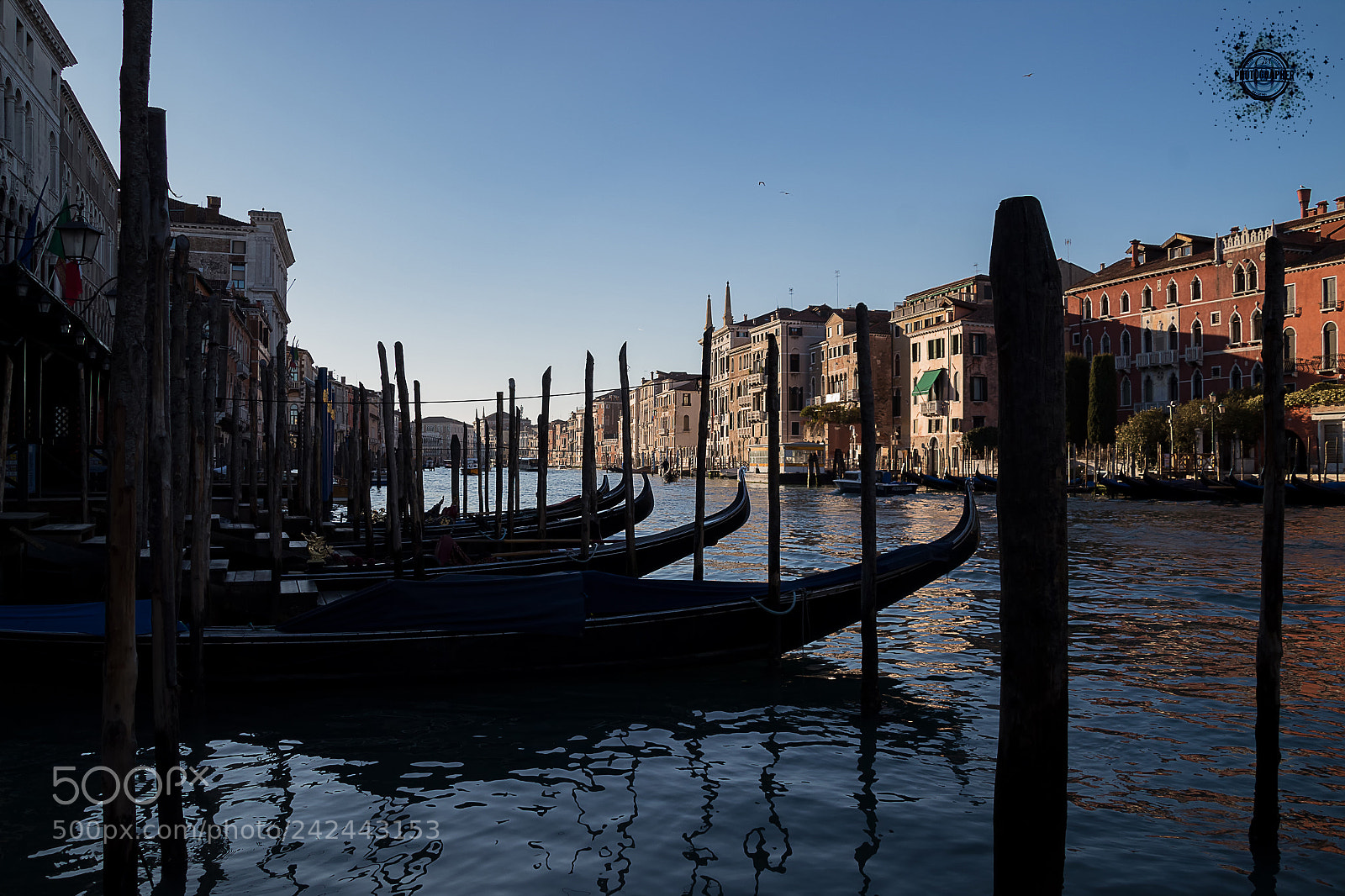 Canon EOS 1300D (EOS Rebel T6 / EOS Kiss X80) sample photo. Venice shadows & light photography