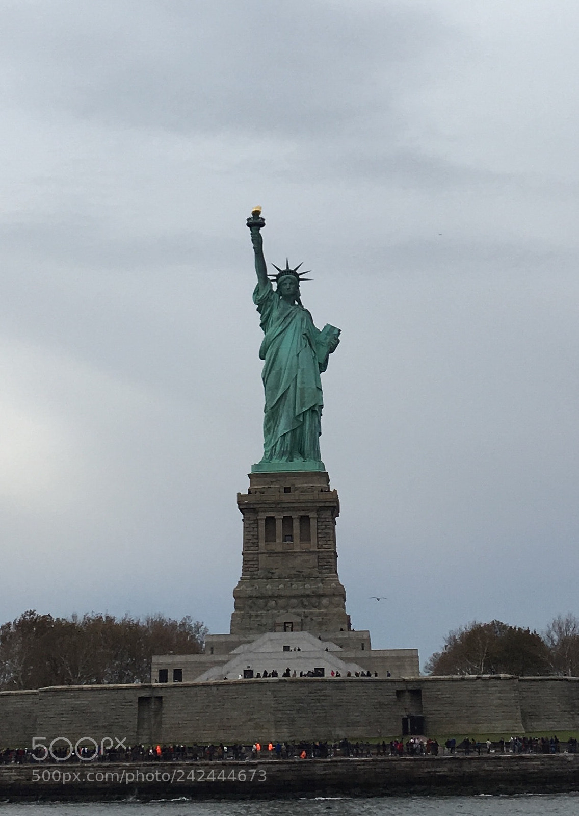 Apple iPhone SE sample photo. Statue of liberty new photography
