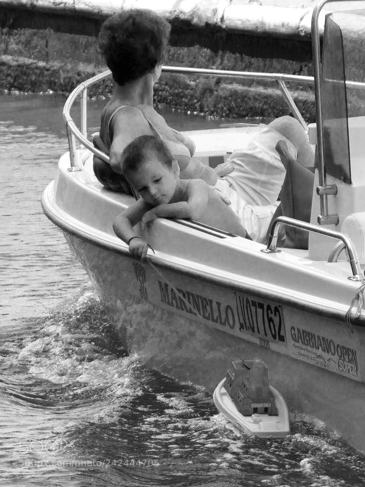 Canon PowerShot SX10 IS sample photo. In venice (toy boat) photography