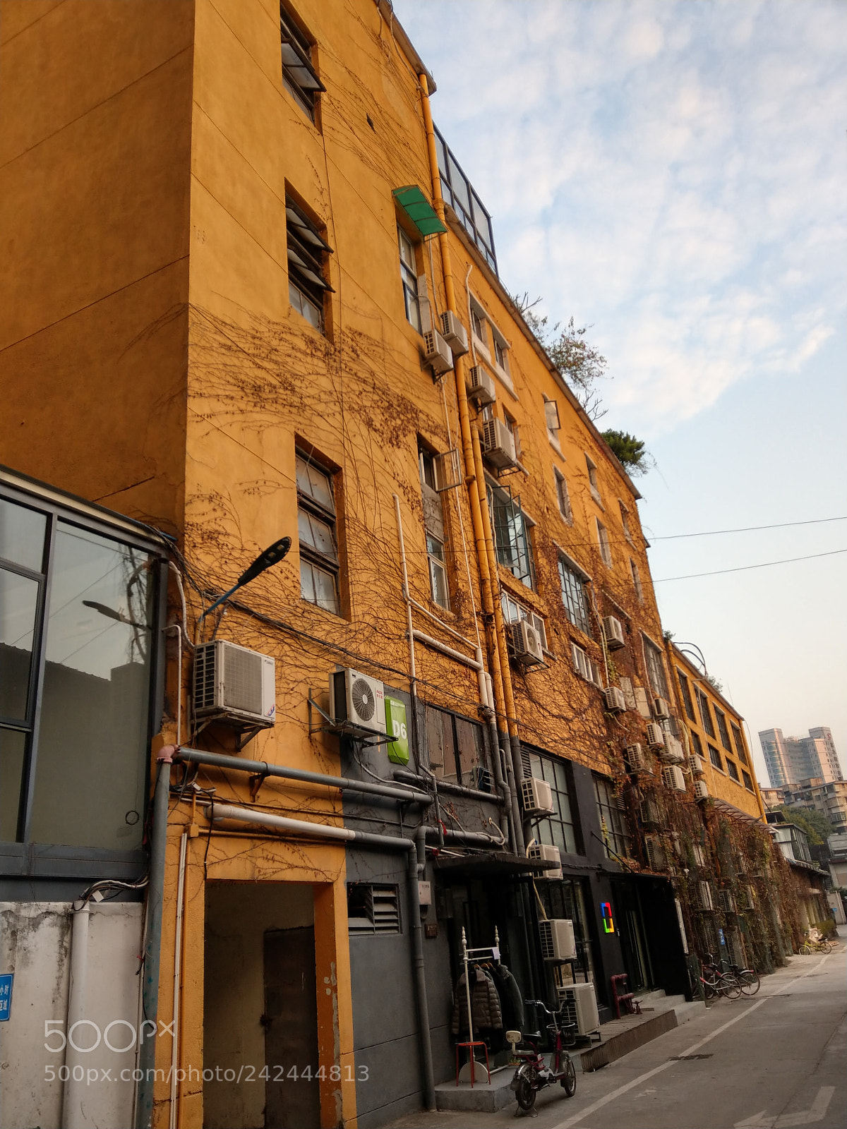 HTC U11 sample photo. Building photography
